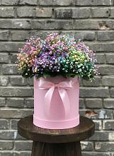 Цветочная композиция из Гипсофила и Розы в шляпной коробке в Дивногорске