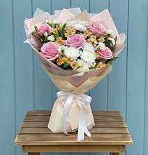 Букет цветов из:  Гвоздики, Орхидеи и Розы #REPLACE_PRED# Дивногорске