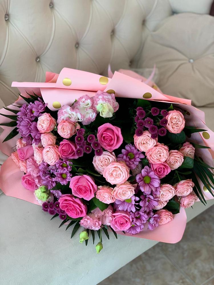 Букет цветов из: Хризантемы, Розы и Лизиантусы в Дивногорске