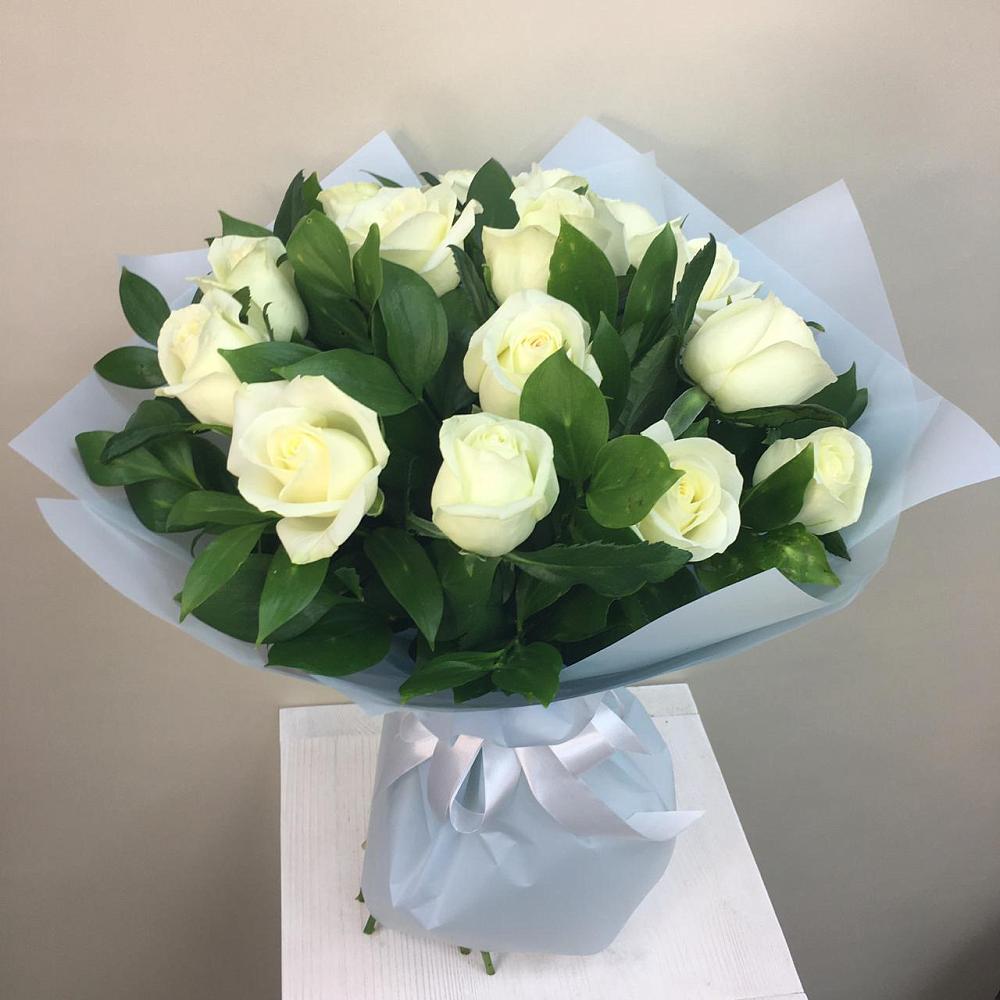 Букет 15 Белых роз Проуд в Дивногорске