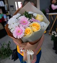 Букет цветов из:  Герберы, Розы и Хризантемы в Дивногорске