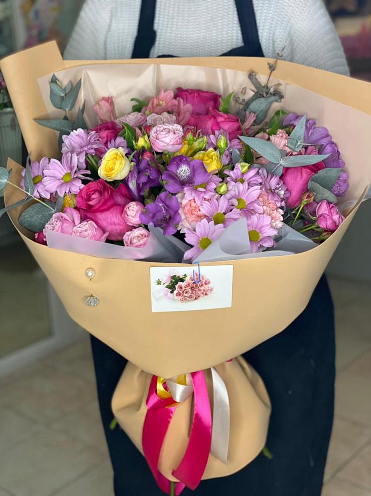 Букет цветов из: Хризантемы, Гвоздики и Альстромерии в Дивногорске