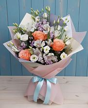 Букет цветов из:  Лизиантусы, Розы, Альстромерии и Гипсофила в Дивногорске