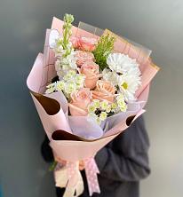 Букет цветов из:  Хризантемы и Розы в Дивногорске