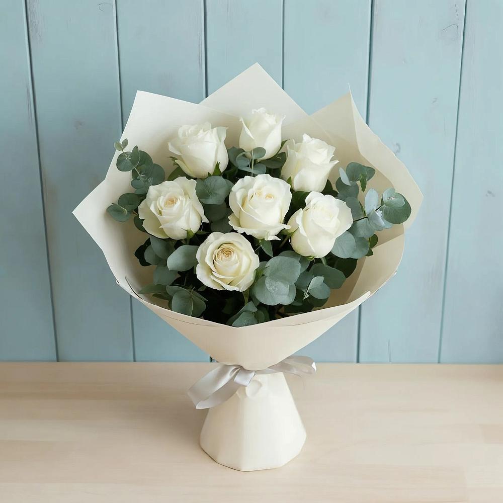 Букет Белые розы в Эвкалипте в Дивногорске