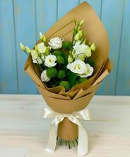 Букет цветов из:  Хризантемы и Лизиантусы в Дивногорске