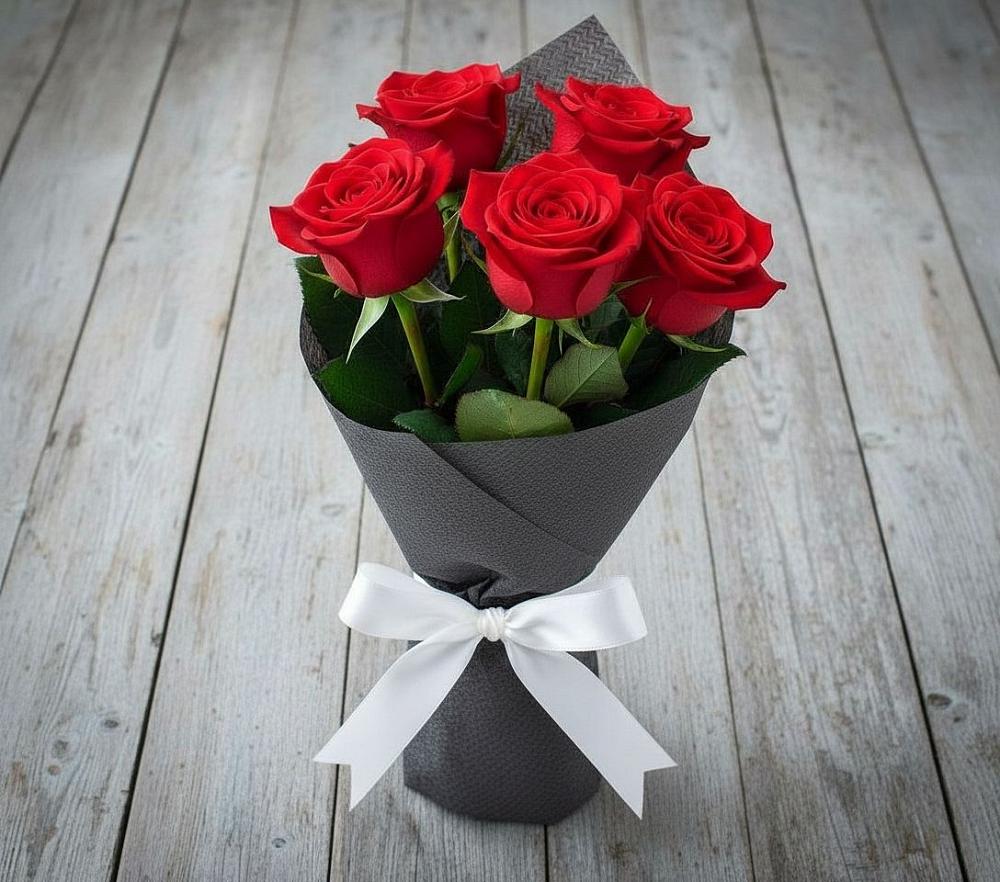 Букет 5 Красных роз Эдлесс Лав в Дивногорске