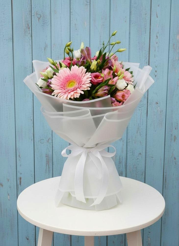 Букет цветов из: Герберы, Альстромерии и Лизиантусы в Дивногорске