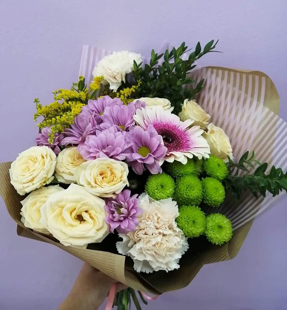 Букет цветов из: Хризантемы, Розы, Гвоздики и Герберы в Дивногорске