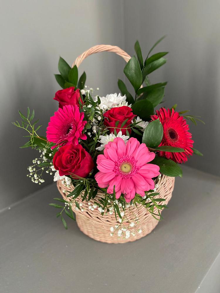 Цветочная композиция из Розы, Хризантемы и Герберы в корзине в Дивногорске
