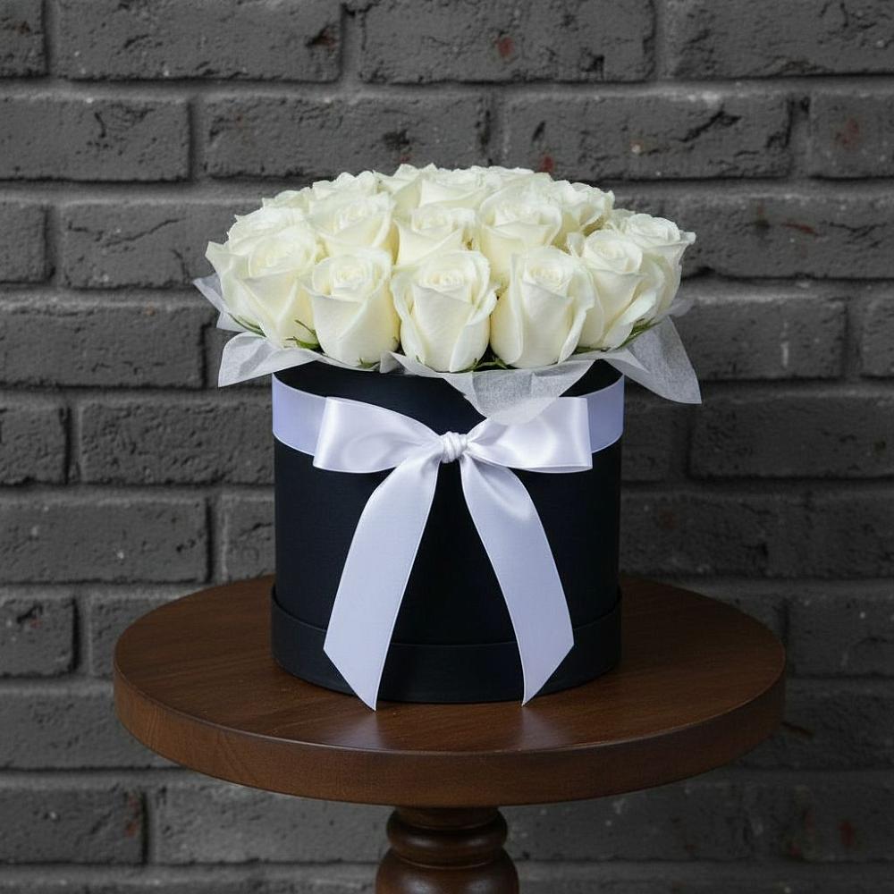 Цветочная композиция из Розы в шляпной коробке в Дивногорске