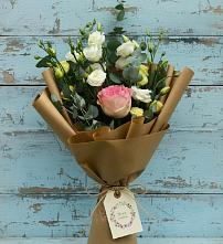Букет цветов из:  Розы и Лизиантусы в Дивногорске