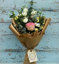 Букет цветов из:  Розы и Лизиантусы в Дивногорске