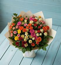 Букет Микс из разноцветных кустовых роз в Дивногорске