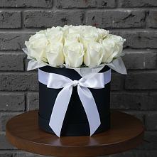 Цветочная композиция из Розы в шляпной коробке в Дивногорске